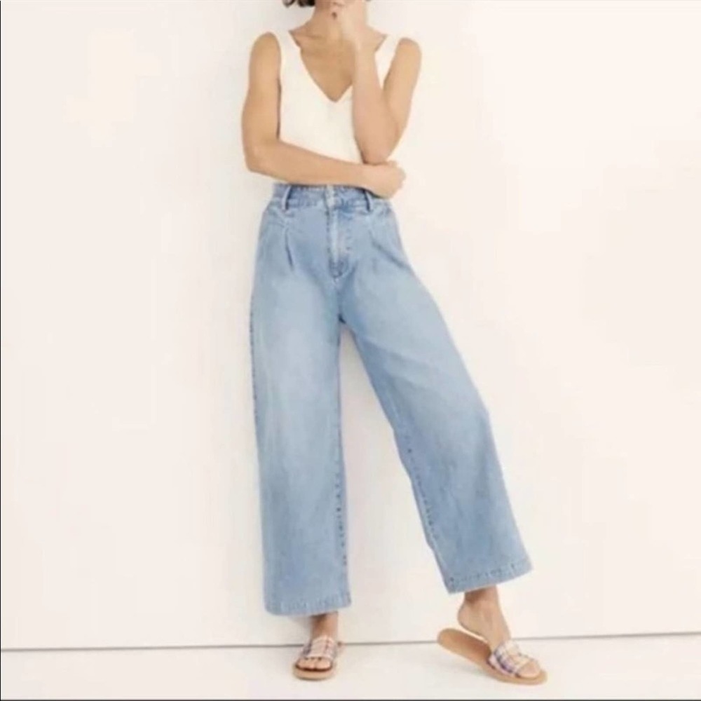 American Eagle High Rise Light Wash Wide Leg Crop Jeans 8